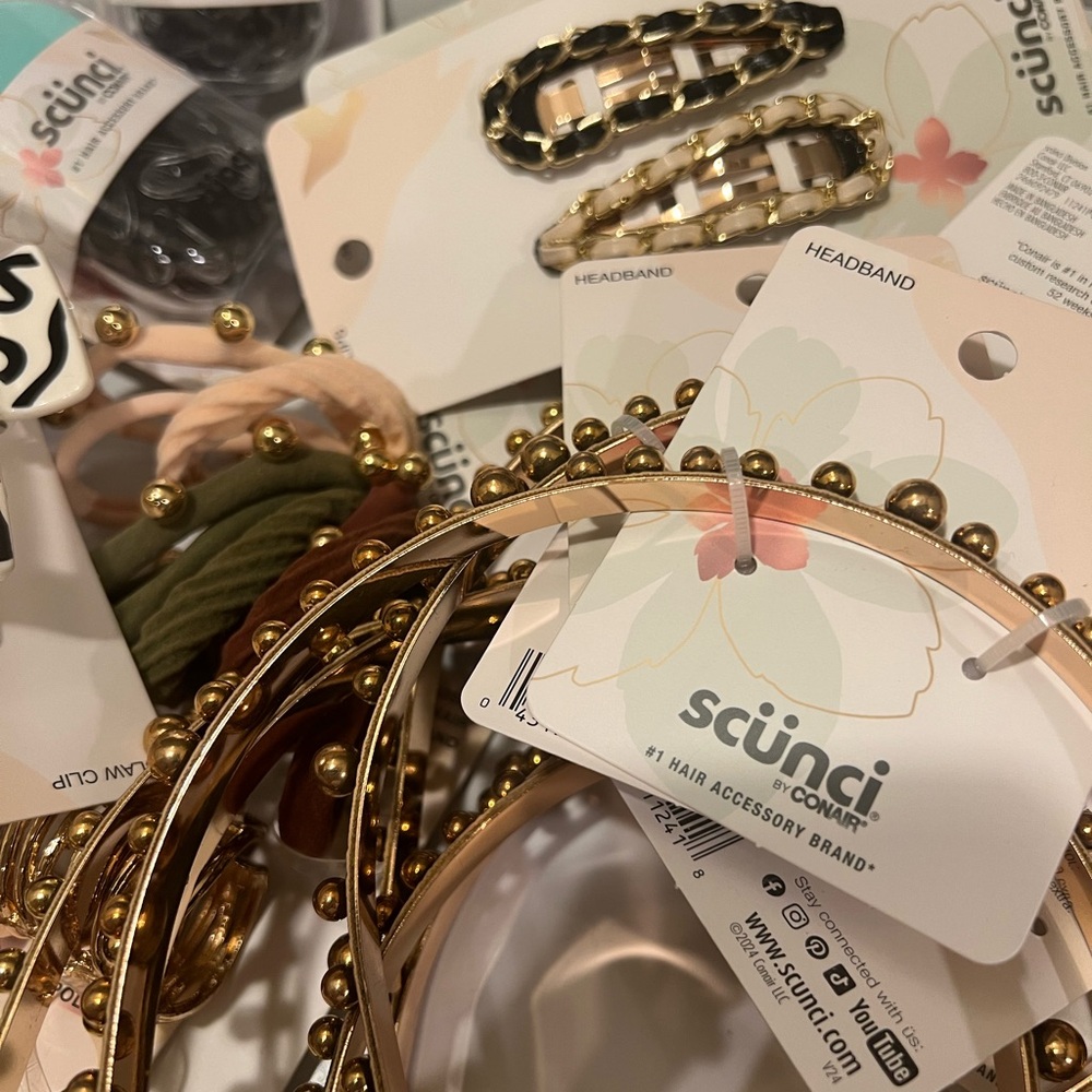 Scunci Hair Accessories - Picture 4 of 5